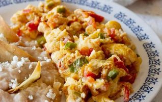 Scrambled Eggs with Ham and Tomato