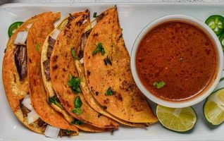 Tacos de Birria El PIRATA