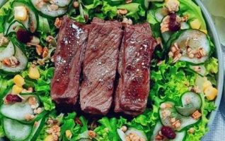 Caesar Salad with Skirt Steak
