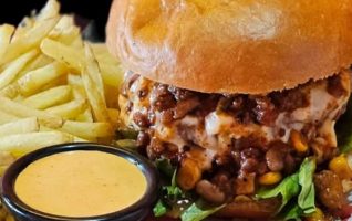 Todo Chili Burger with Fries