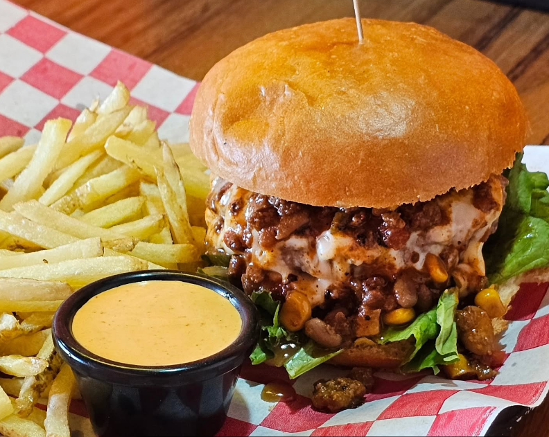Todo Chili Burger with Fries